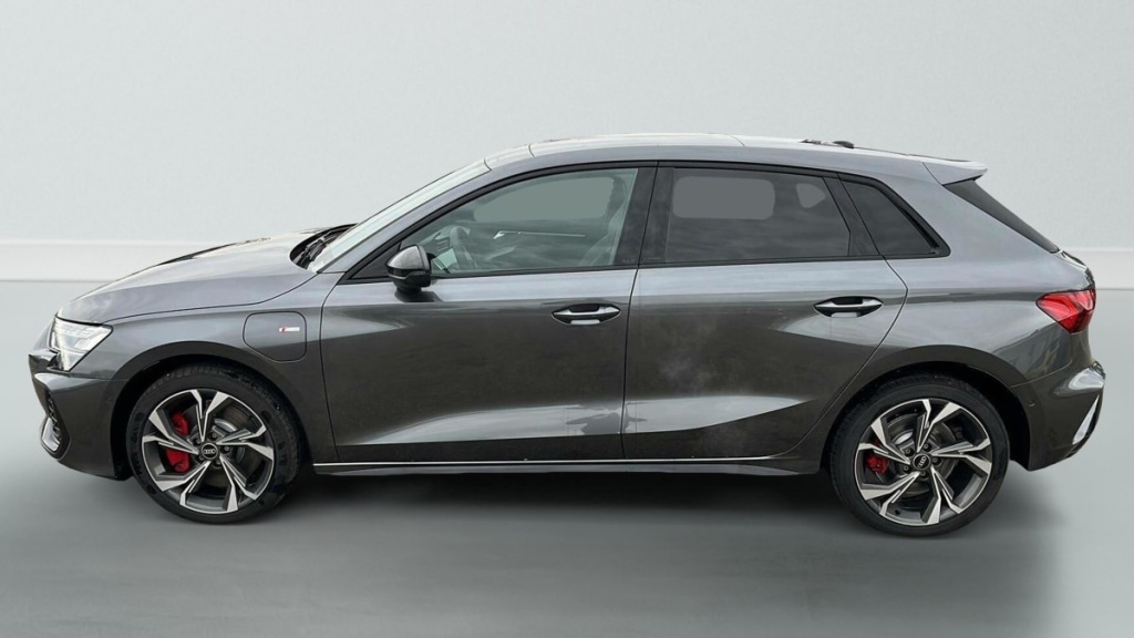 AUDI A3 Sportback 45 TFSI E HYBRIDE RECHARGEABLE 272 S TRONIC 6 S LINE - ref: 1-358910 - Photo 4