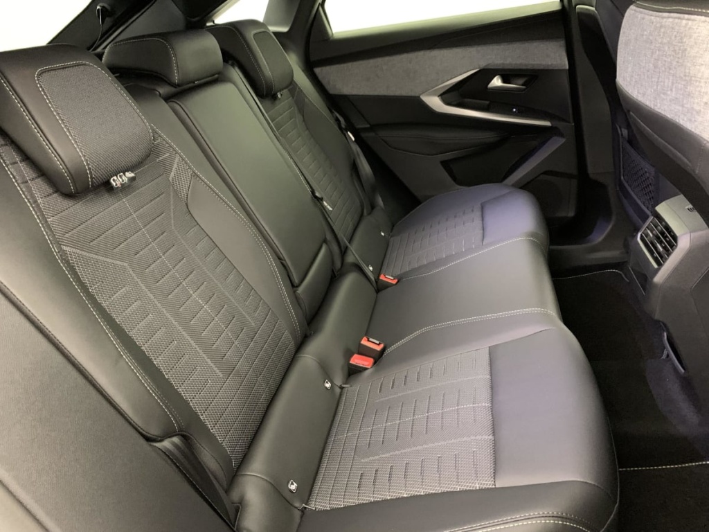 PEUGEOT 3008 Hybrid 145 e-DCS6 GT - ref: 1-365852 - Photo 13