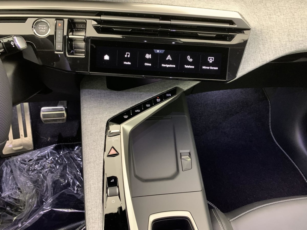 PEUGEOT 3008 Hybrid 145 e-DCS6 GT - ref: 1-365865 - Photo 19