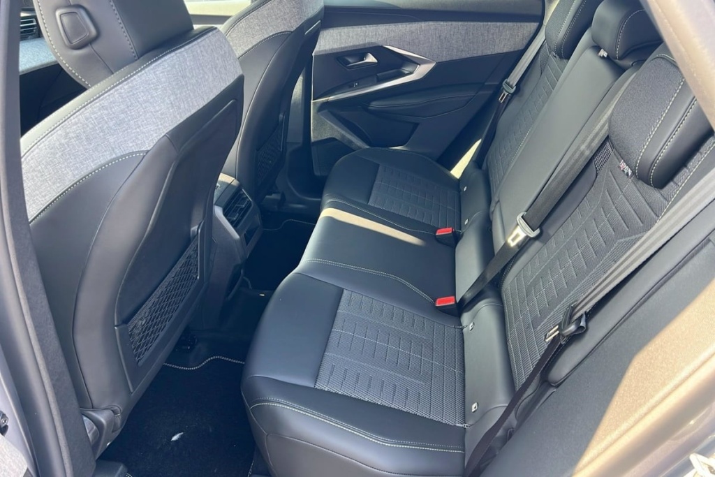 PEUGEOT 3008 Hybrid 145 e-DCS6 GT - ref: 1-366260 - Photo 10