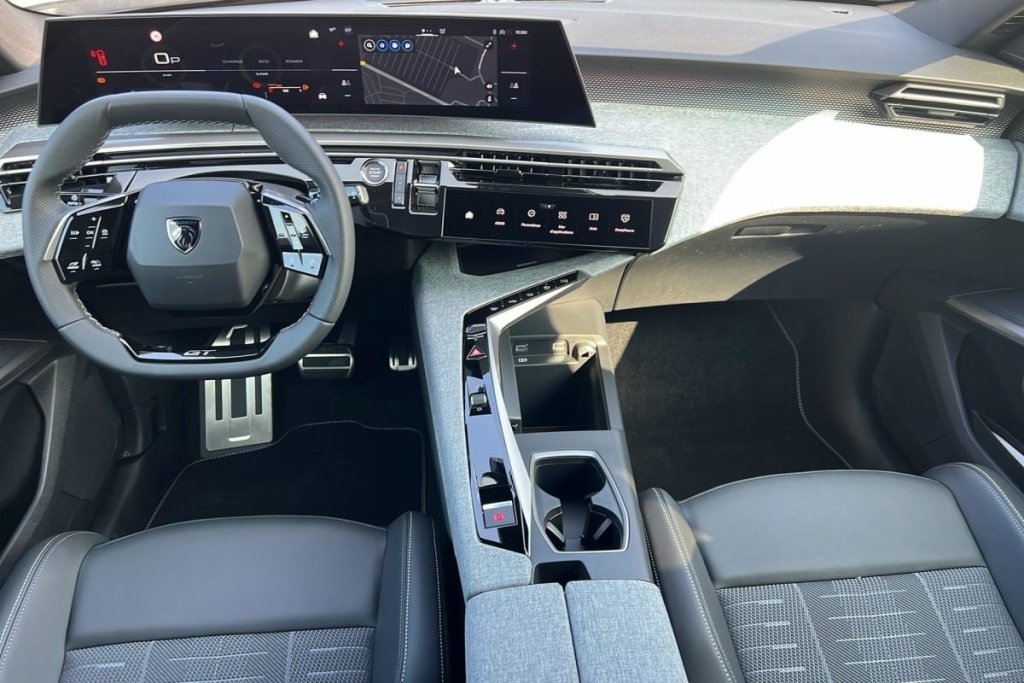 PEUGEOT 3008 Hybrid 145 e-DCS6 GT - ref: 1-366260 - Photo 12