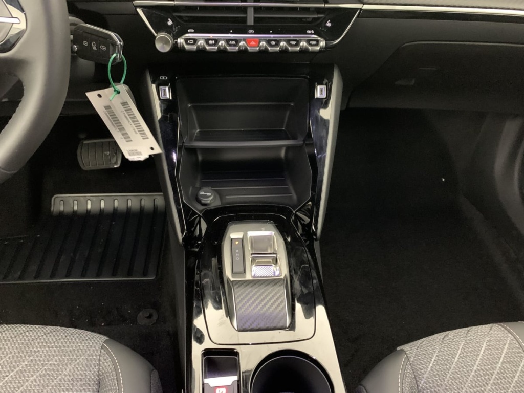 PEUGEOT 2008 Hybrid 145 e-DCS6 Allure - ref: 1-367172 - Photo 18