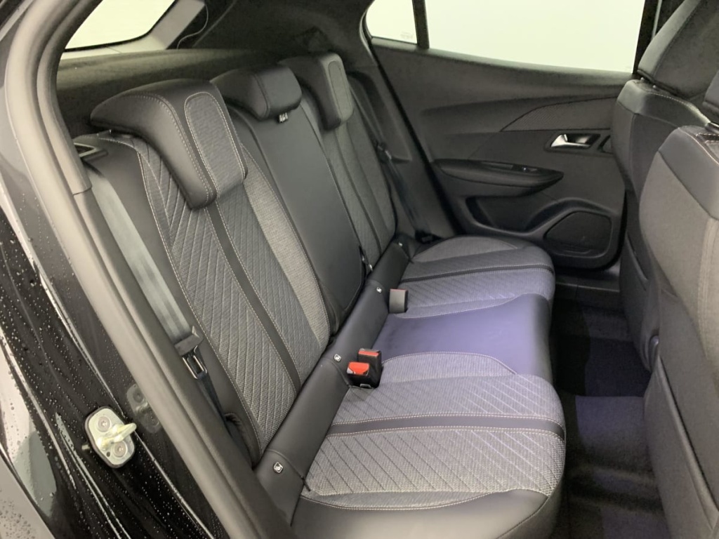 PEUGEOT 2008 Hybrid 145 e-DCS6 Allure - ref: 1-367180 - Photo 10