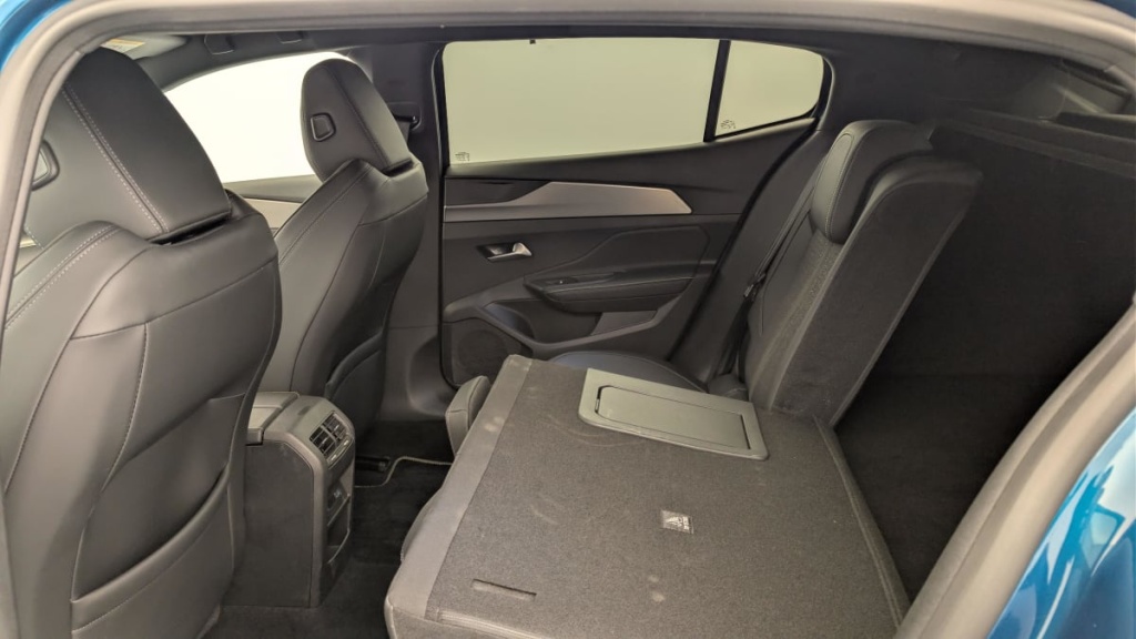 PEUGEOT 408 Hybrid 145 e-DCS6 GT - ref: 1-370026 - Photo 12
