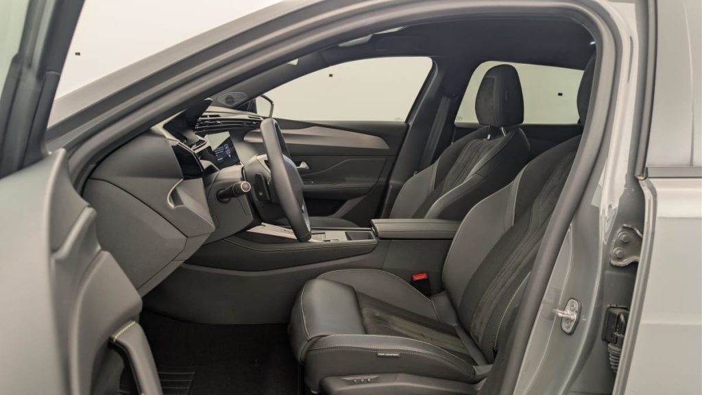 PEUGEOT 408 Hybrid 145 e-DCS6 GT - ref: 1-370040 - Photo 16
