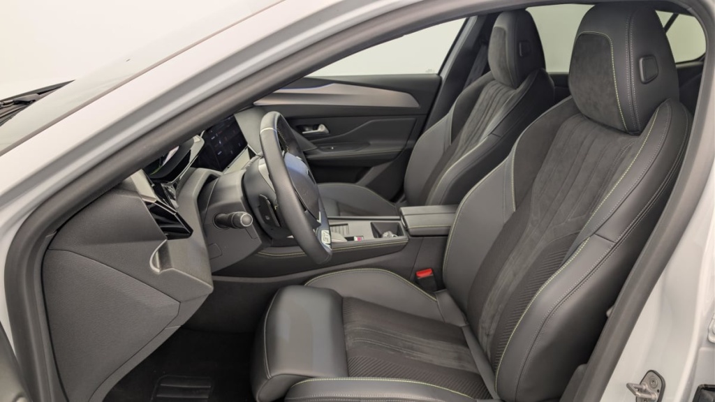 PEUGEOT 408 Hybrid 145 e-DCS6 GT - ref: 1-370043 - Photo 16