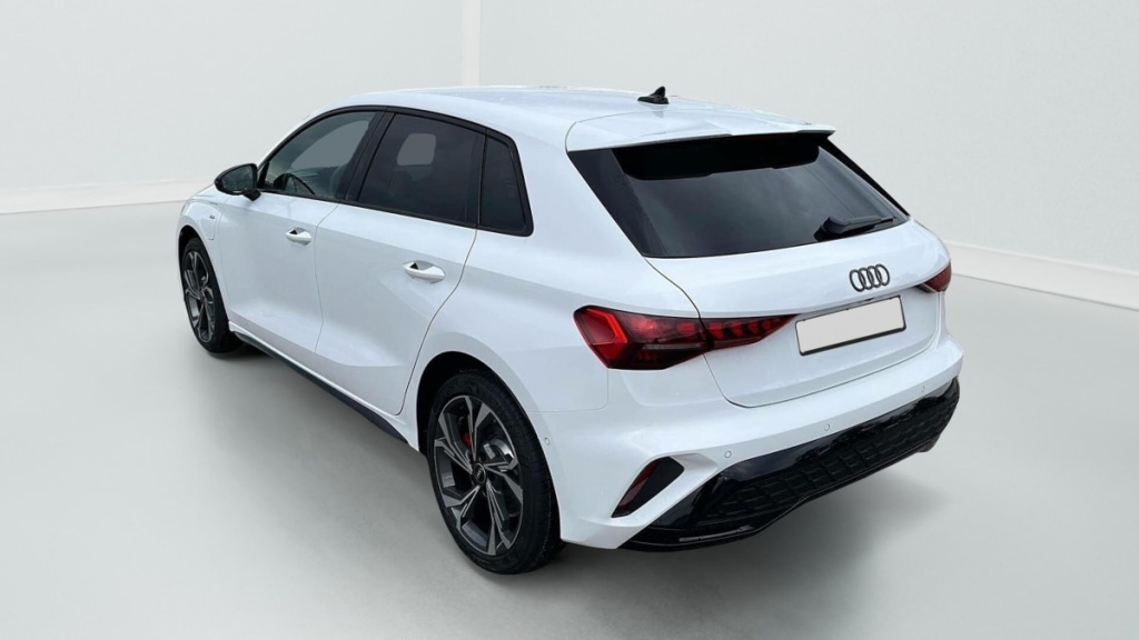 AUDI A3 Sportback 45 TFSI E HYBRIDE RECHARGEABLE 272 S TRONIC 6 S LINE - ref: 1-372751 - Photo 5