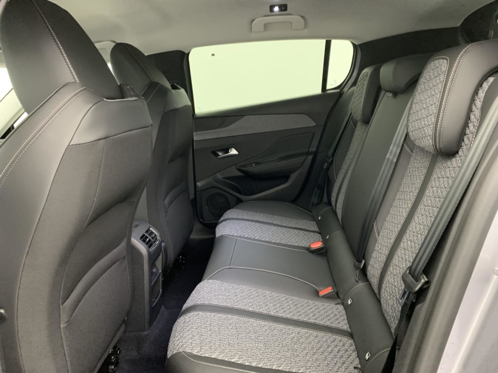 PEUGEOT 308 Hybrid 145 e-DCS6 Allure - ref: 1-374348 - Photo 17