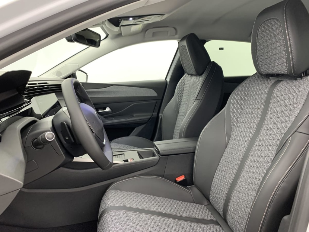 PEUGEOT 308 Hybrid 145 e-DCS6 Allure - ref: 1-374371 - Photo 17