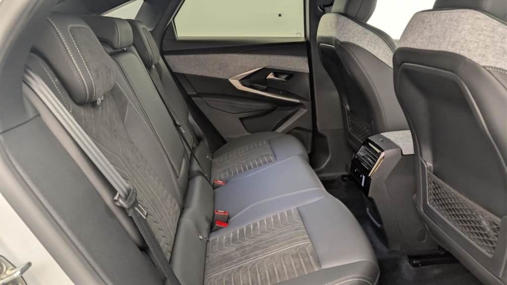 PEUGEOT 3008 Hybrid 145 e-DCS6 GT - ref: 1-376031 - Photo 10
