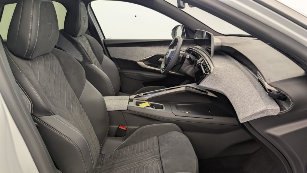 PEUGEOT 3008 Hybrid 145 e-DCS6 GT - ref: 1-376031 - Photo 9