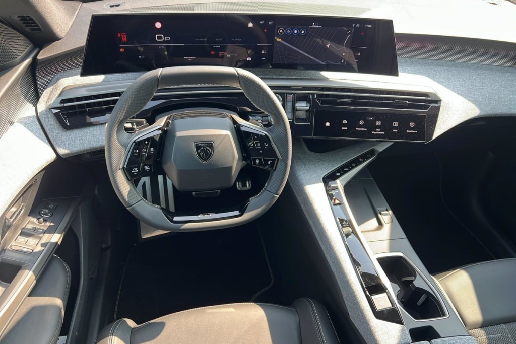 PEUGEOT 5008 Hybrid 145 e-DCS6 GT - ref: 1-376594 - Photo 13