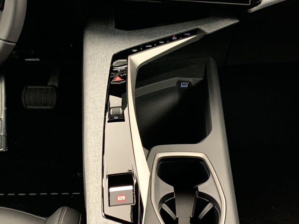PEUGEOT 5008 Hybrid 145 e-DCS6 Allure - ref: 1-377540 - Photo 17
