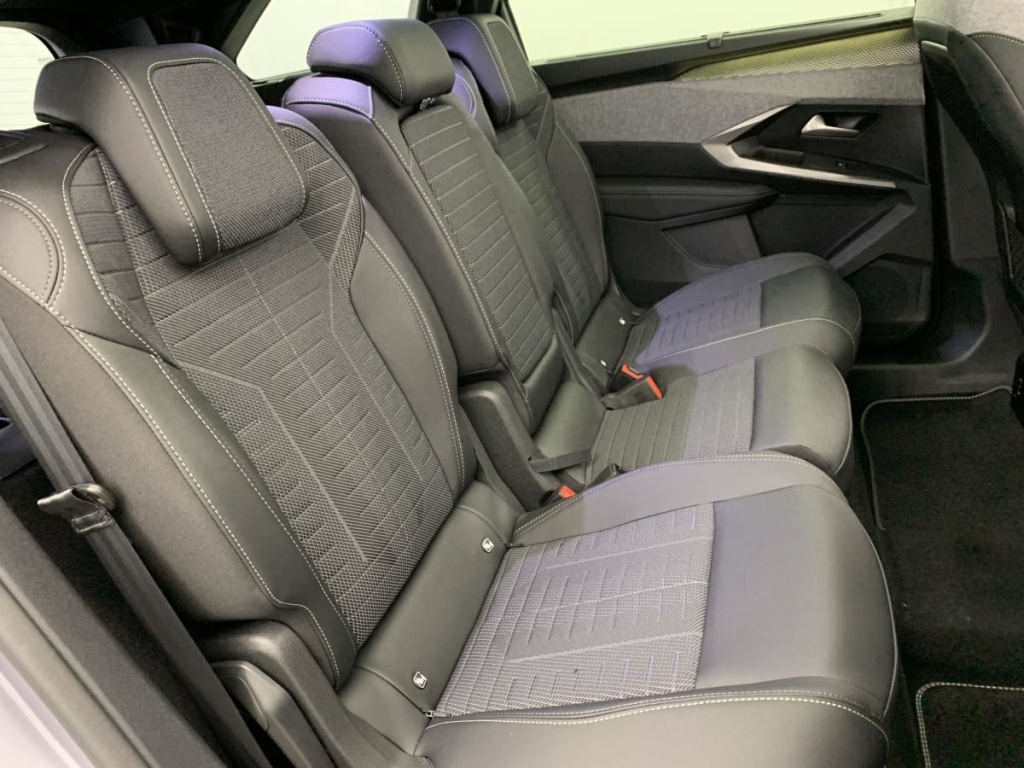 PEUGEOT 5008 Hybrid 145 e-DCS6 GT - ref: 1-381151 - Photo 11