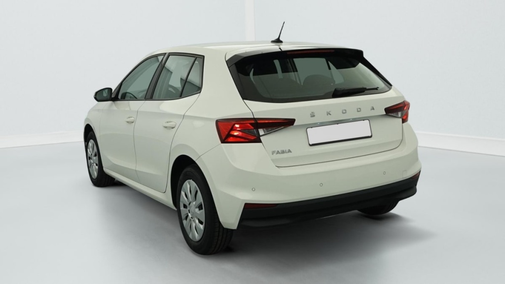 SKODA Fabia 1.0 MPI 65 ch BVM5 Active - ref: 1-381512 - Photo 5