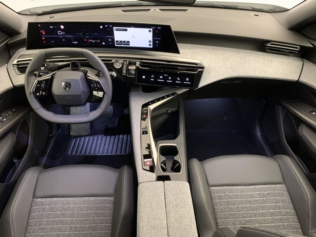 PEUGEOT 5008 HYBRID 145 CH E-DCS6 ALLURE - ref: 1-381855 - Photo 12