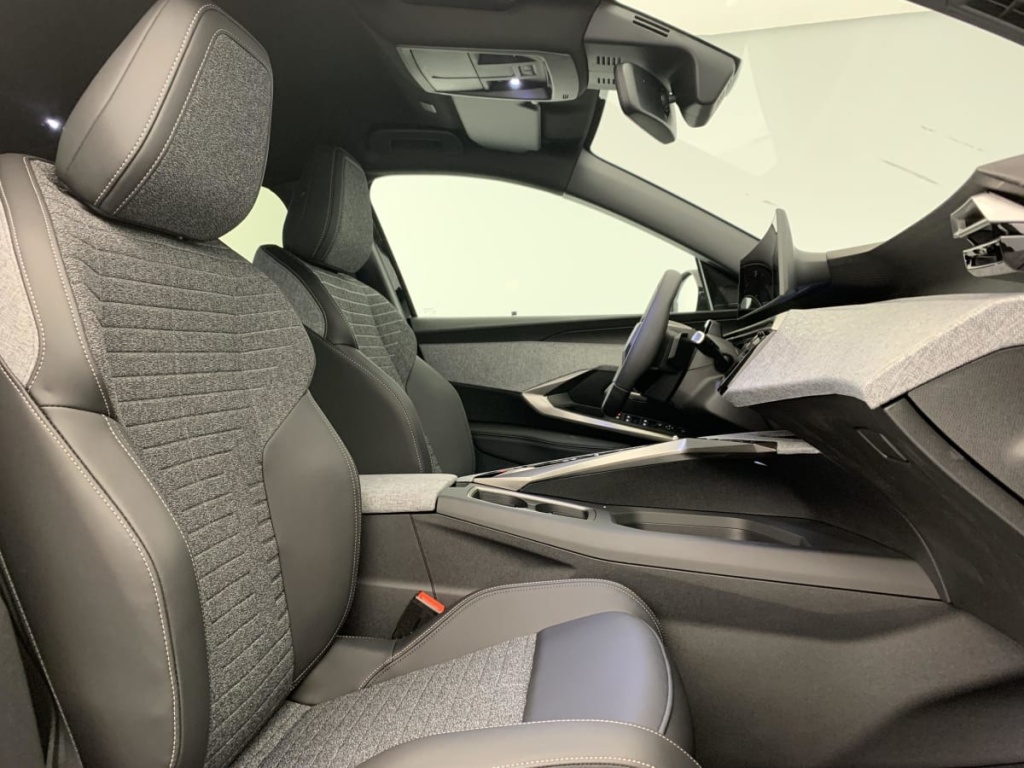 PEUGEOT 5008 HYBRID 145 CH E-DCS6 ALLURE - ref: 1-381858 - Photo 9