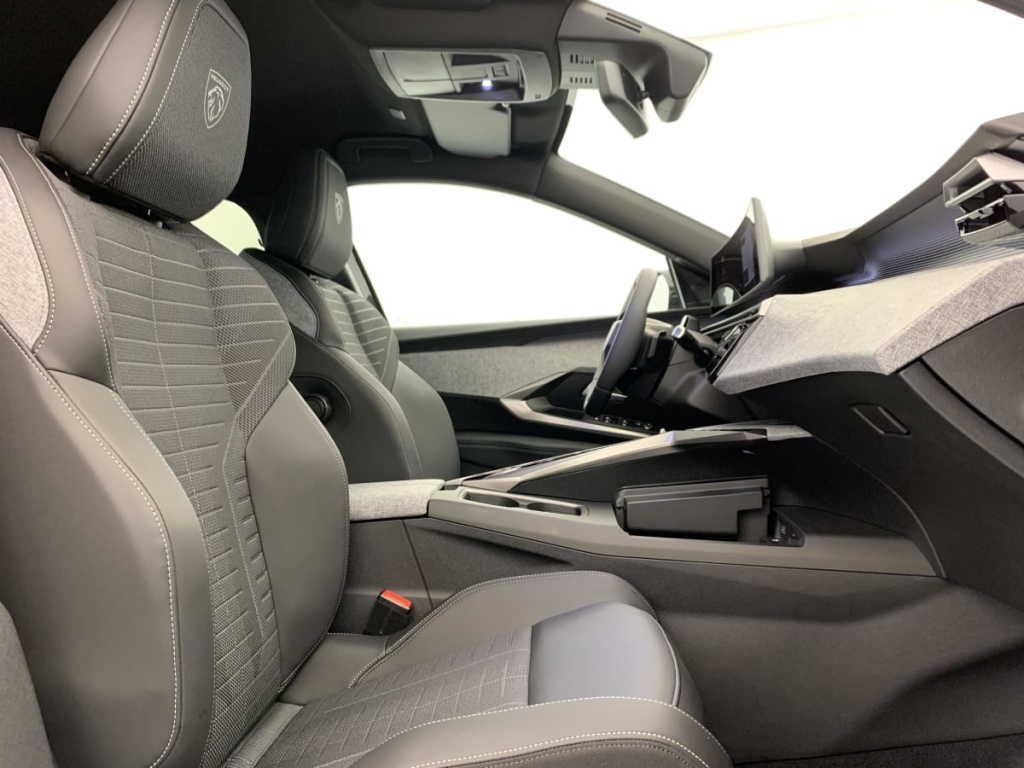 PEUGEOT 5008 HYBRID 145CH E-DCS6 GT - ref: 1-381869 - Photo 9