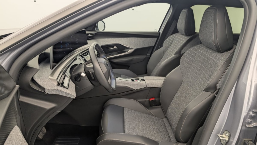 PEUGEOT 5008 Hybrid 136 e-DCS6 Allure - ref: 1-382005 - Photo 16