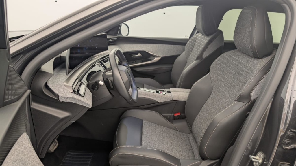 PEUGEOT 5008 Hybrid 136 e-DCS6 Allure - ref: 1-382006 - Photo 16