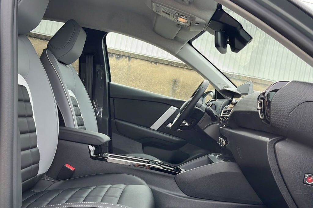 CITROEN C4 Hybride 145 e-DCS6 Max - ref: 1-382033 - Photo 9