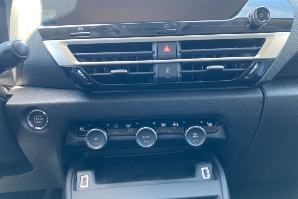 CITROEN C4 Hybride 145 e-DCS6 Max - ref: 1-382054 - Photo 17