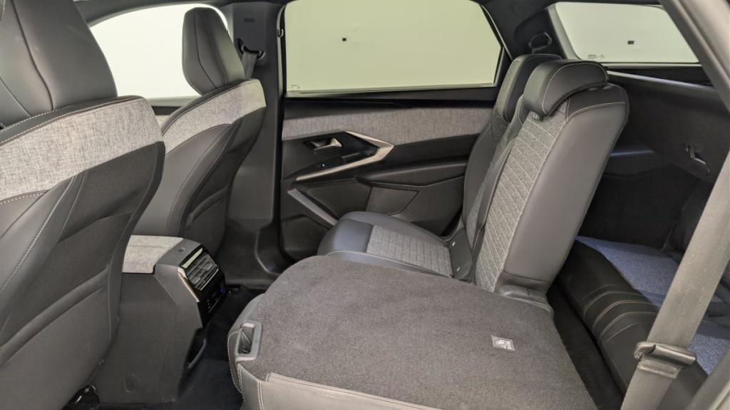 PEUGEOT 5008 HYBRID 145 CH E-DCS6 ALLURE - ref: 1-382161 - Photo 12