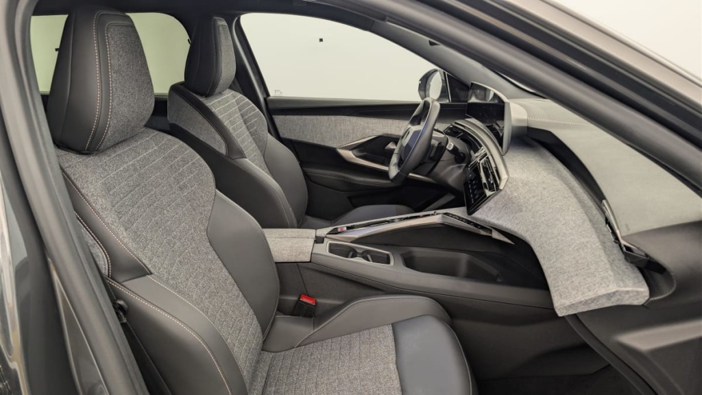 PEUGEOT 5008 HYBRID 145 CH E-DCS6 ALLURE - ref: 1-382161 - Photo 9