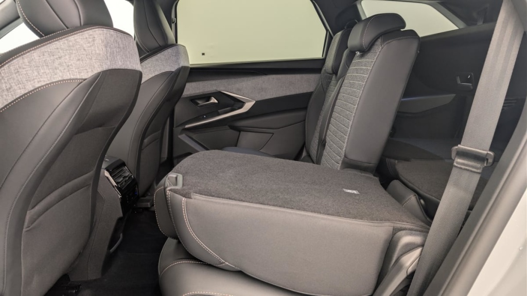 PEUGEOT 5008 HYBRID 145 CH E-DCS6 ALLURE - ref: 1-382340 - Photo 12