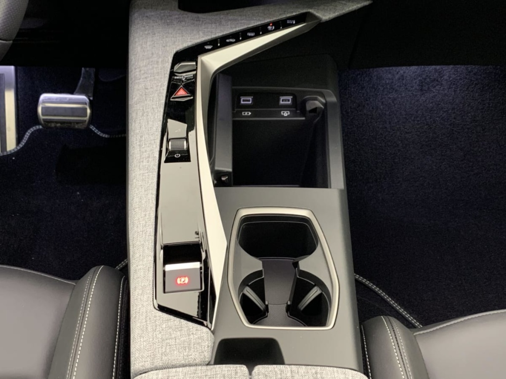 PEUGEOT 5008 Hybrid 145 e-DCS6 GT - ref: 1-383438 - Photo 15