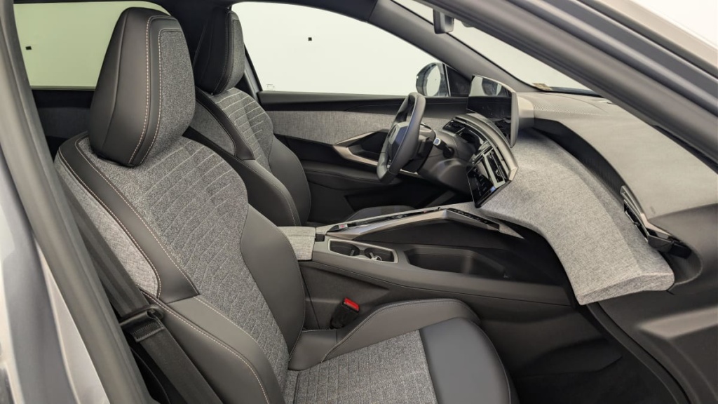PEUGEOT 5008 HYBRID 145 CH E-DCS6 ALLURE - ref: 1-384764 - Photo 9
