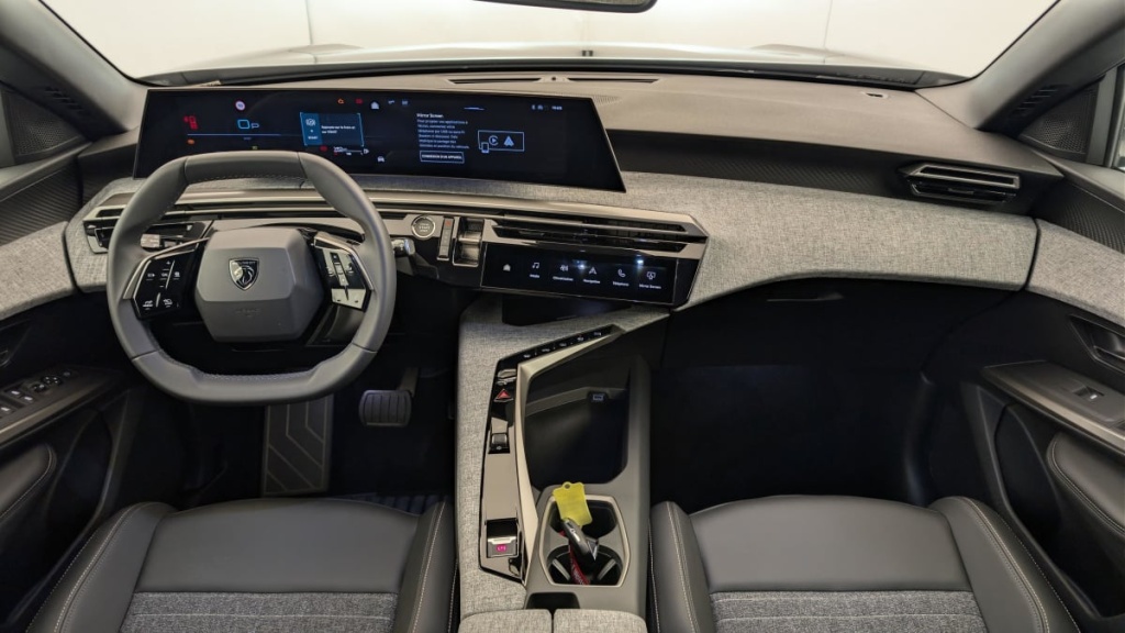 PEUGEOT 5008 HYBRID 145 CH E-DCS6 ALLURE - ref: 1-384779 - Photo 13