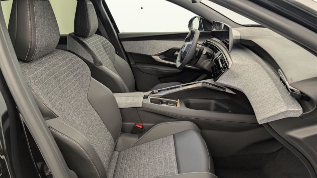 PEUGEOT 5008 HYBRID 145 CH E-DCS6 ALLURE - ref: 1-384779 - Photo 9