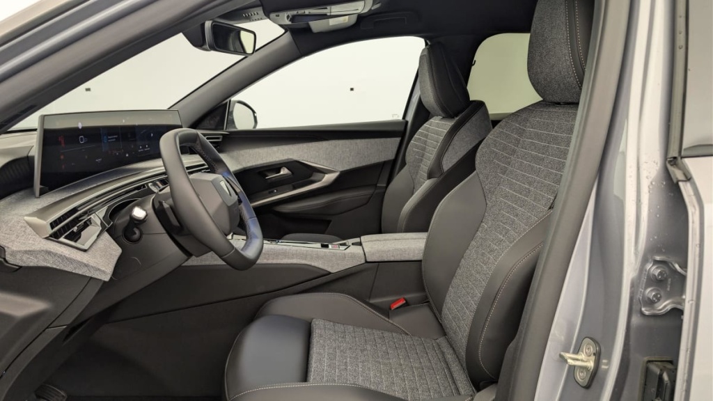 PEUGEOT 3008 Hybrid 145 e-DCS6 Allure - ref: 1-384805 - Photo 16