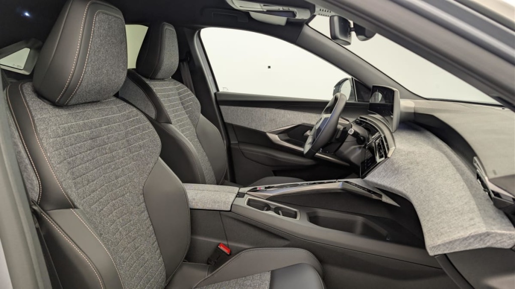 PEUGEOT 3008 Hybrid 145 e-DCS6 Allure - ref: 1-384805 - Photo 9