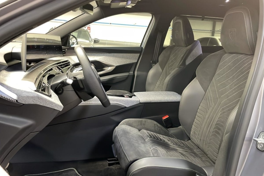 PEUGEOT 5008 HYBRID 145CH E-DCS6 GT - ref: 1-385193 - Photo 17