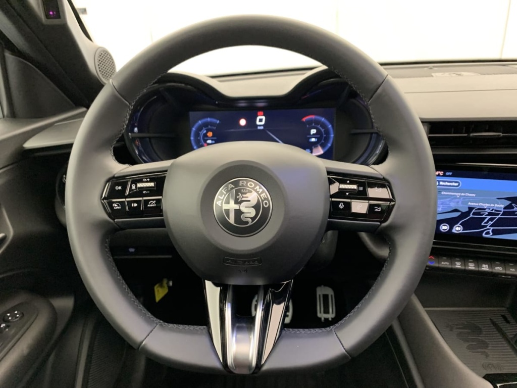ALFA ROMEO Junior 1.2 Ibrida 145 ch e-DCT6 Q4 Ti - ref: 1-385513 - Photo 14