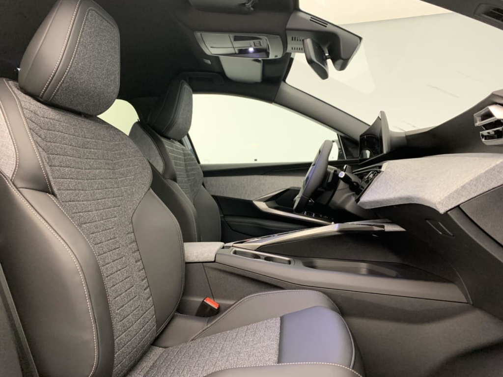 PEUGEOT 5008 HYBRID 145 CH E-DCS6 ALLURE - ref: 1-385550 - Photo 9