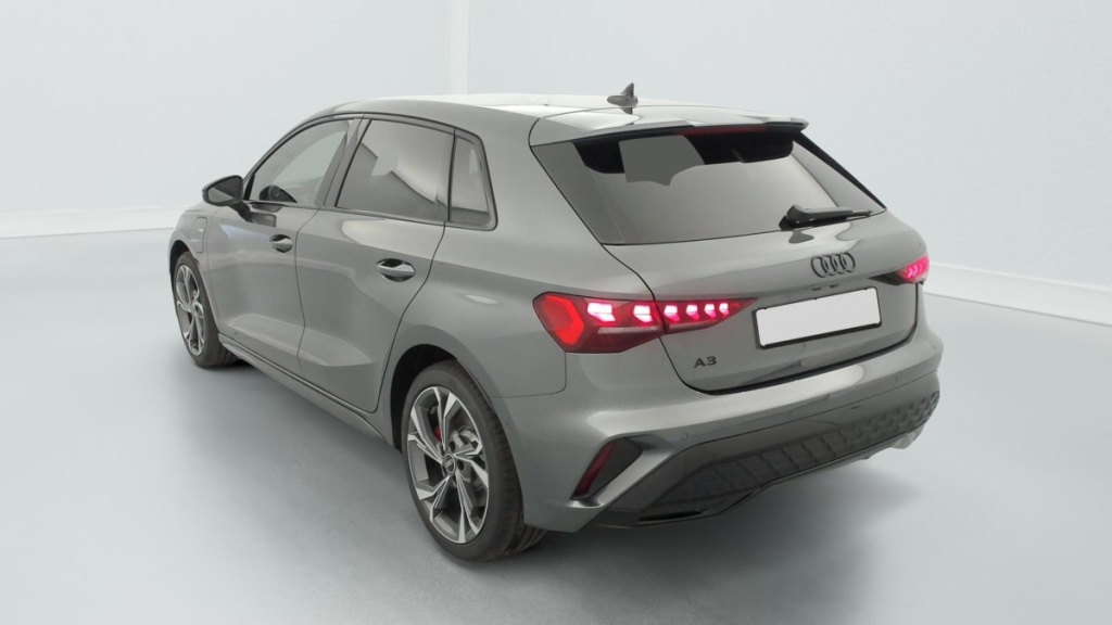 AUDI A3 Sportback 45 TFSI e Hybride rechargeable 272 S tronic 6 S line - ref: 1-386538 - Photo 5