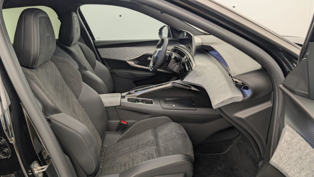 PEUGEOT 3008 Hybrid 145 e-DCS6 GT - ref: 1-388262 - Photo 9