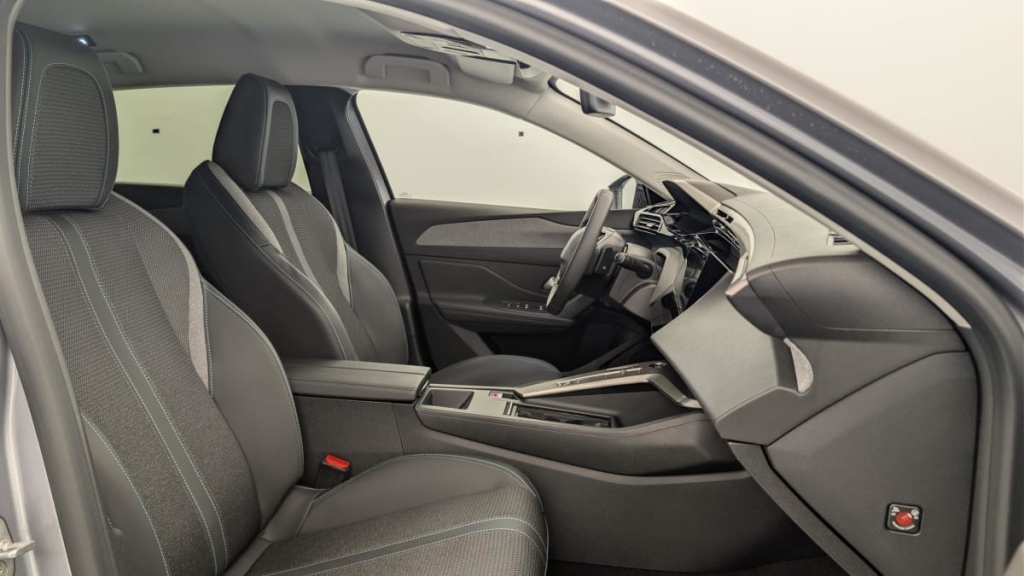 PEUGEOT 308 Hybrid 145 e-DCS6 Allure - ref: 1-388511 - Photo 9