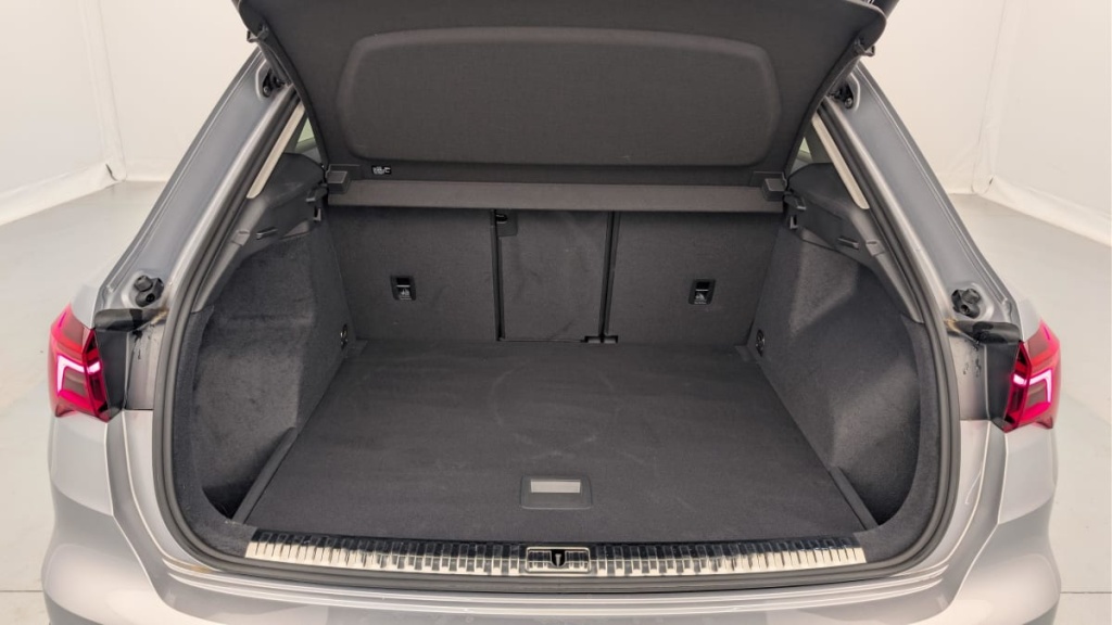 AUDI Q3 35 TDI 150 ch S tronic 7 Design - ref: 1-389100 - Photo 11