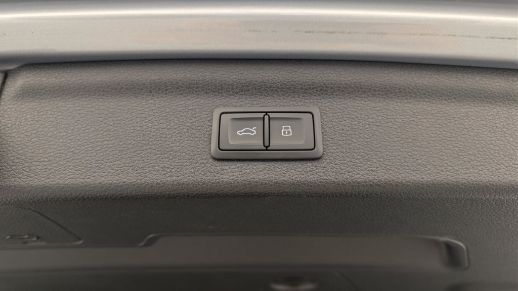 AUDI Q3 35 TDI 150 ch S tronic 7 Design - ref: 1-389100 - Photo 20