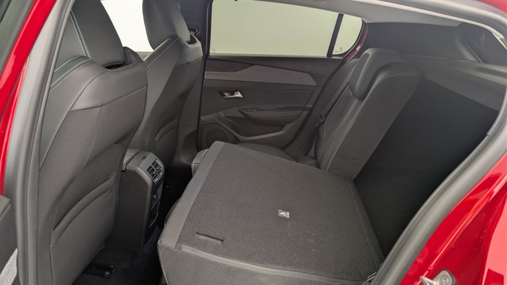 PEUGEOT 308 Hybrid 145 e-DCS6 Allure - ref: 1-389183 - Photo 12