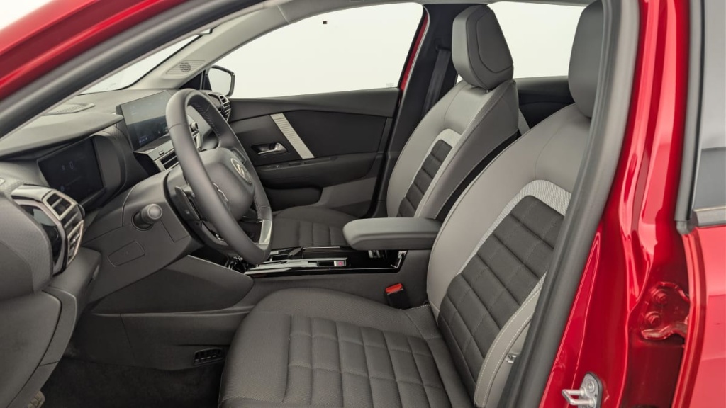 CITROEN C4 Hybride 145 ch e-DCS6 Business - ref: 1-389773 - Photo 16