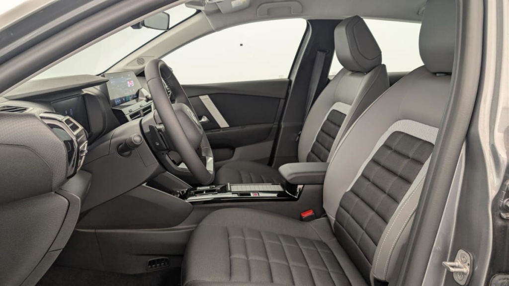 CITROEN C4 Hybride 145 ch e-DCS6 Plus - ref: 1-389793 - Photo 16