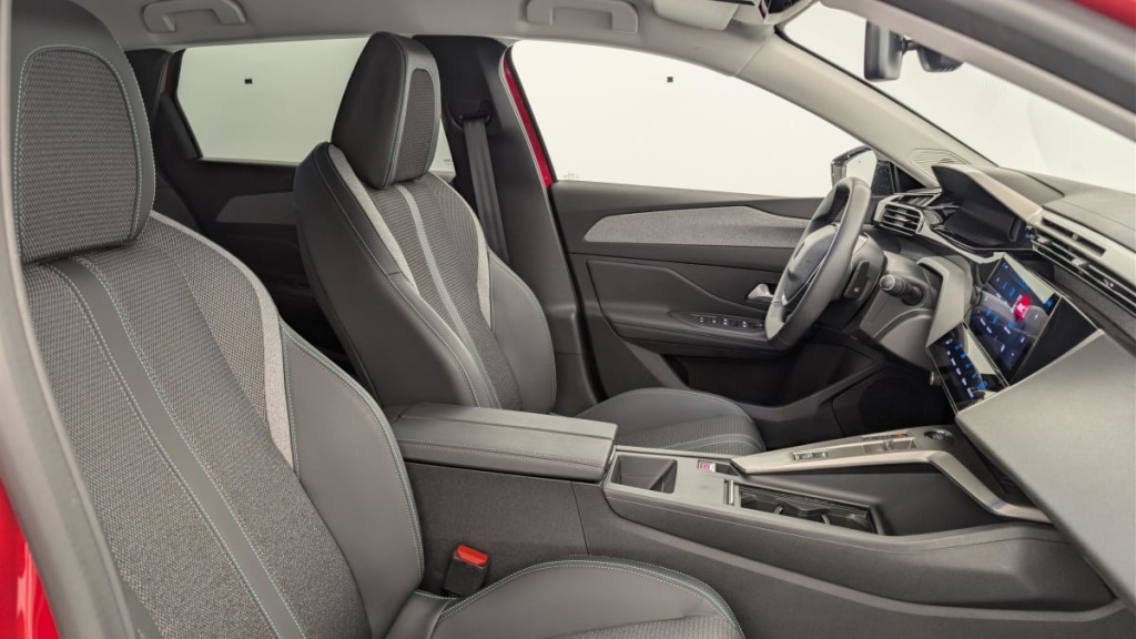 PEUGEOT 308 SW Hybrid 145 e-DCS6 Allure - ref: 1-389946 - Photo 9
