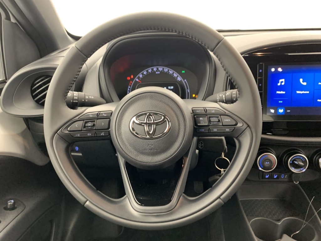 TOYOTA Aygo X 1.0 VVT-i 72 Dynamic - ref: 1-394900 - Photo 14