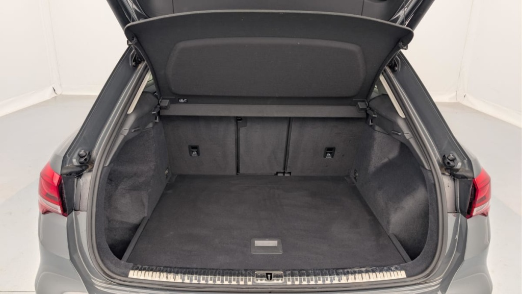 AUDI Q3 35 TDI 150 ch S tronic 7 Design - ref: 1-396015 - Photo 11