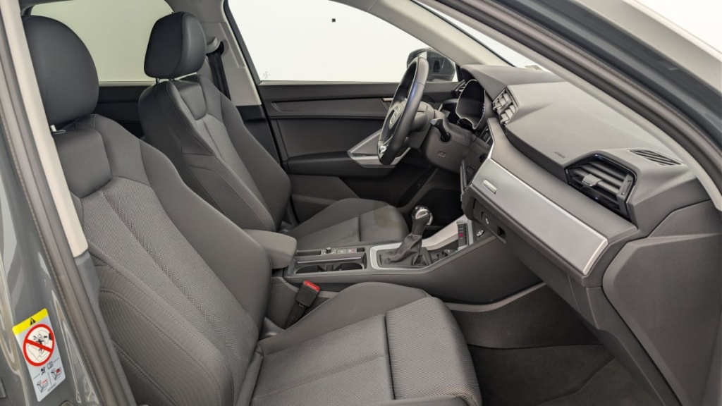 AUDI Q3 35 TDI 150 ch S tronic 7 Design - ref: 1-396015 - Photo 9